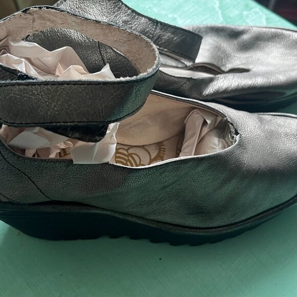 women's Fly London strappy wedge size 38/ 7.5-8 - Picture 3 of 8